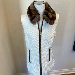 Womens Chicos Size 2 Chevron Quilted Vest with Faux Fur NWT